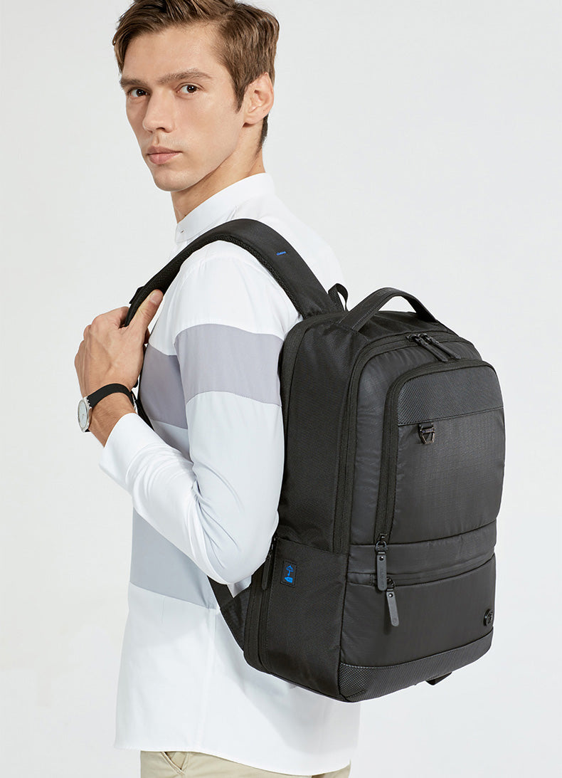 Bulto Mochila de Viaje Morral Golden Wolf Negro 15,6'' Capacidad 30 Litros