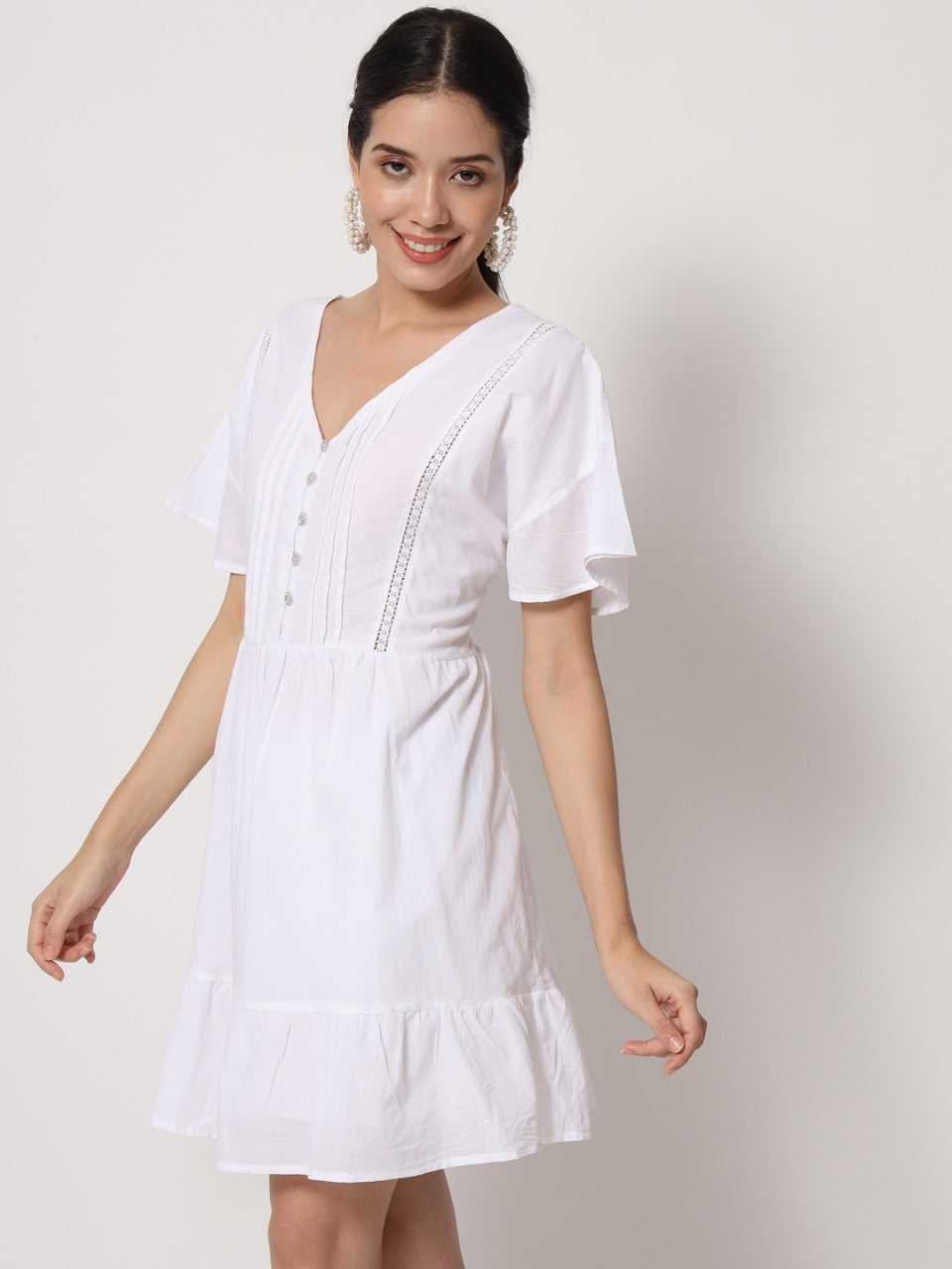 Vestido Blanco Corto de Dama con Bordados