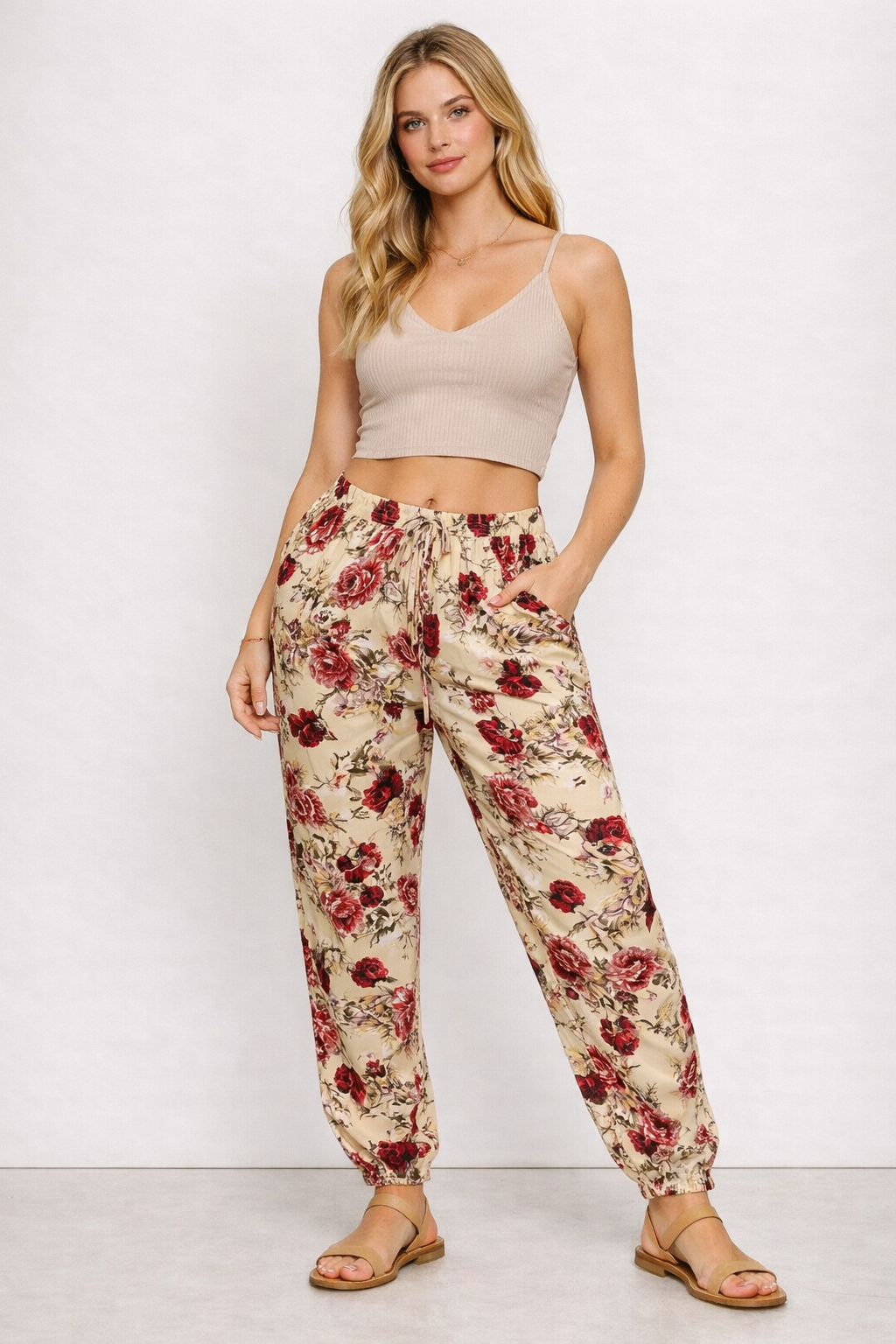 Pantalón Beige Con Estampado Floral