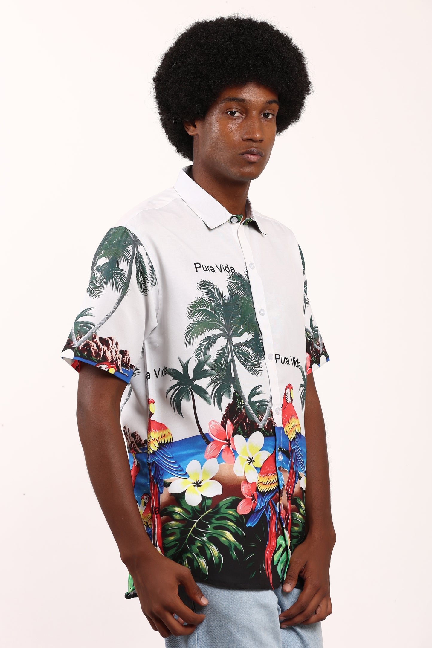 Camisa Hawaiana Playera Caribeña de Caballero Estampado Loros Lapas Pura Vida