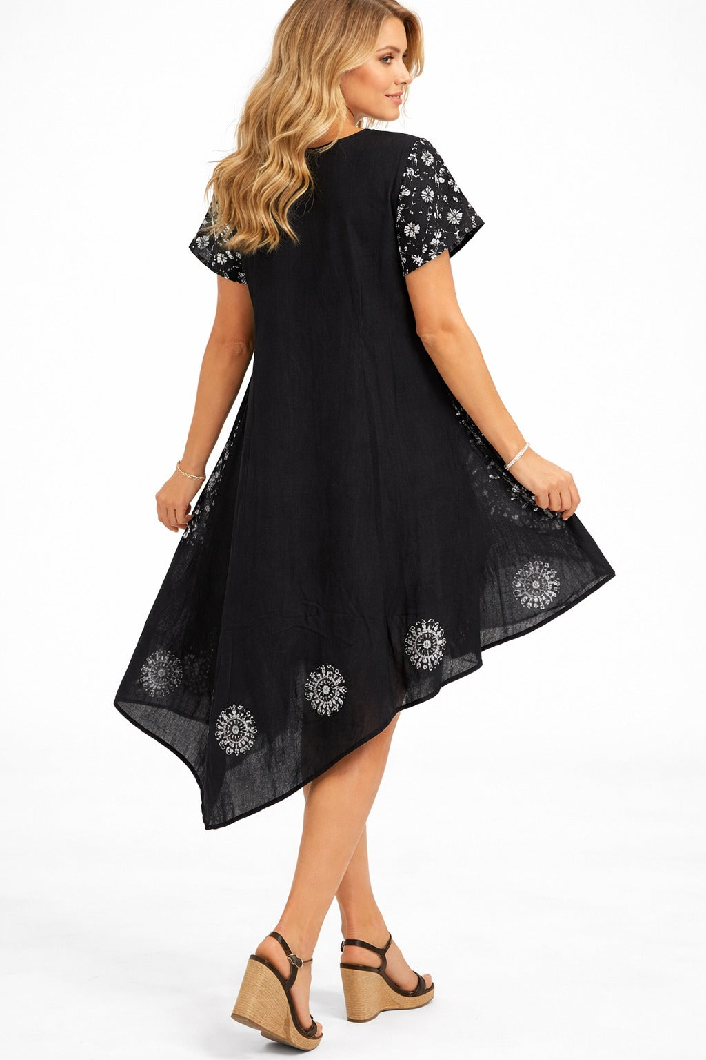 Vestido Aditi Negro con Estampado Blanco