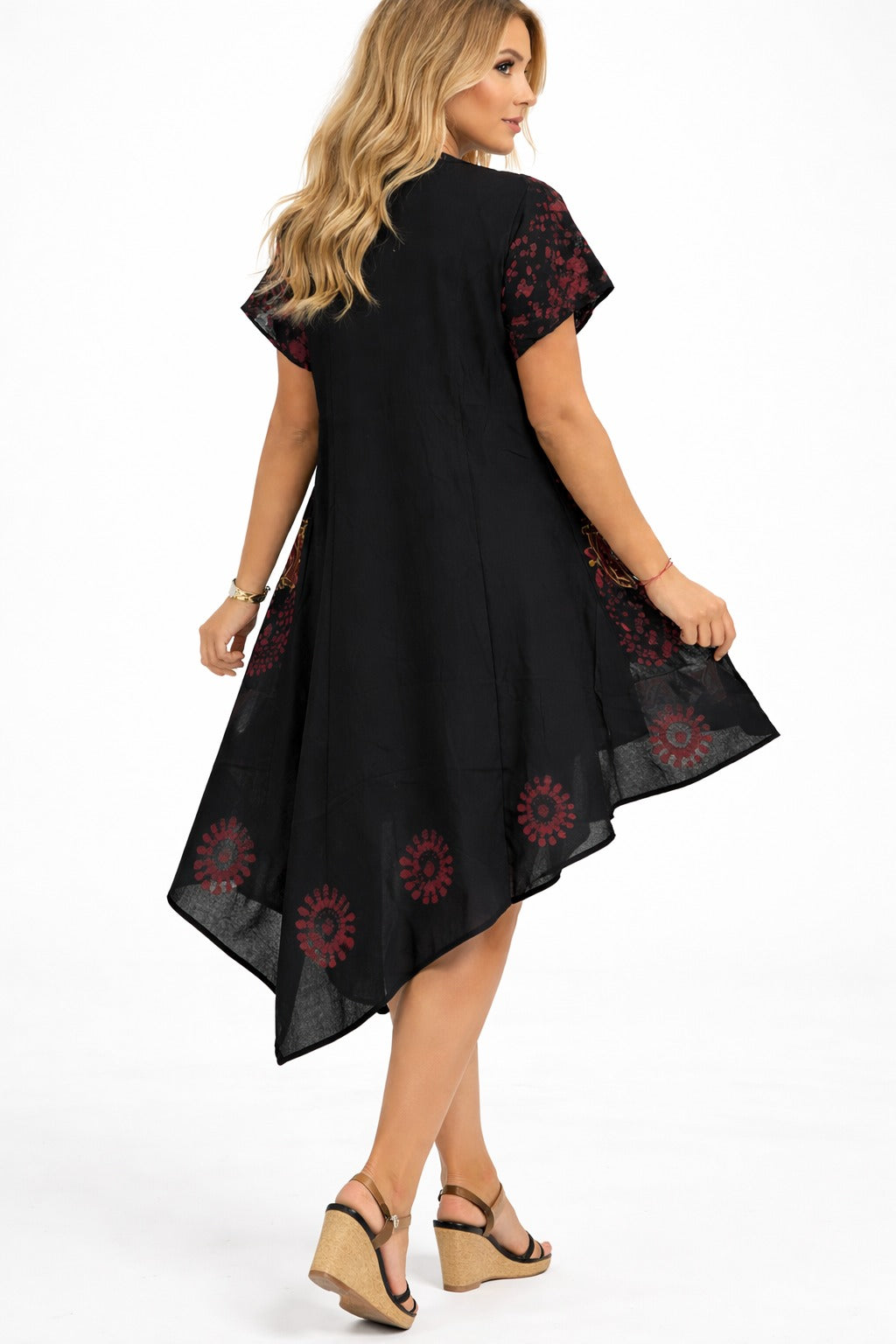 Vestido Aditi Negro con Estampado Rojo