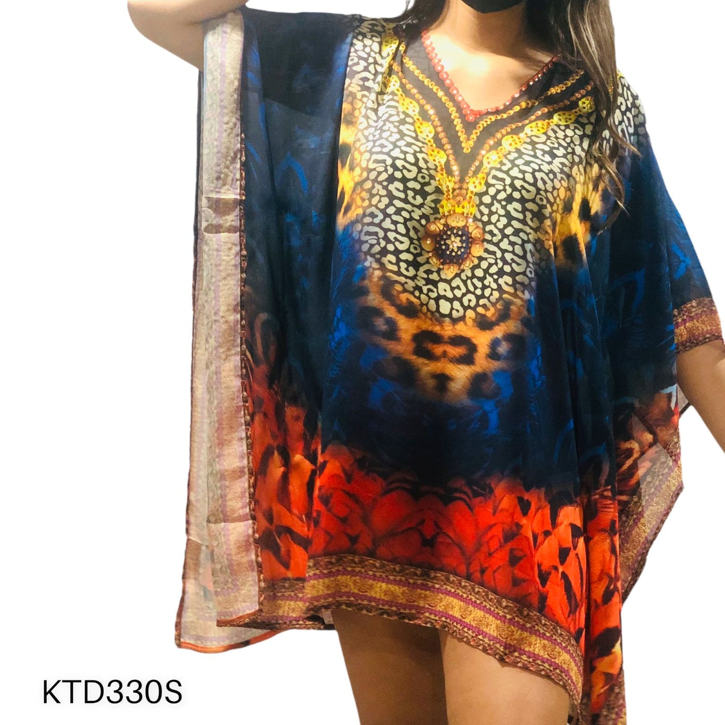 Vestido Corto de Dama con Estampado Digital y Piedras Brillantes