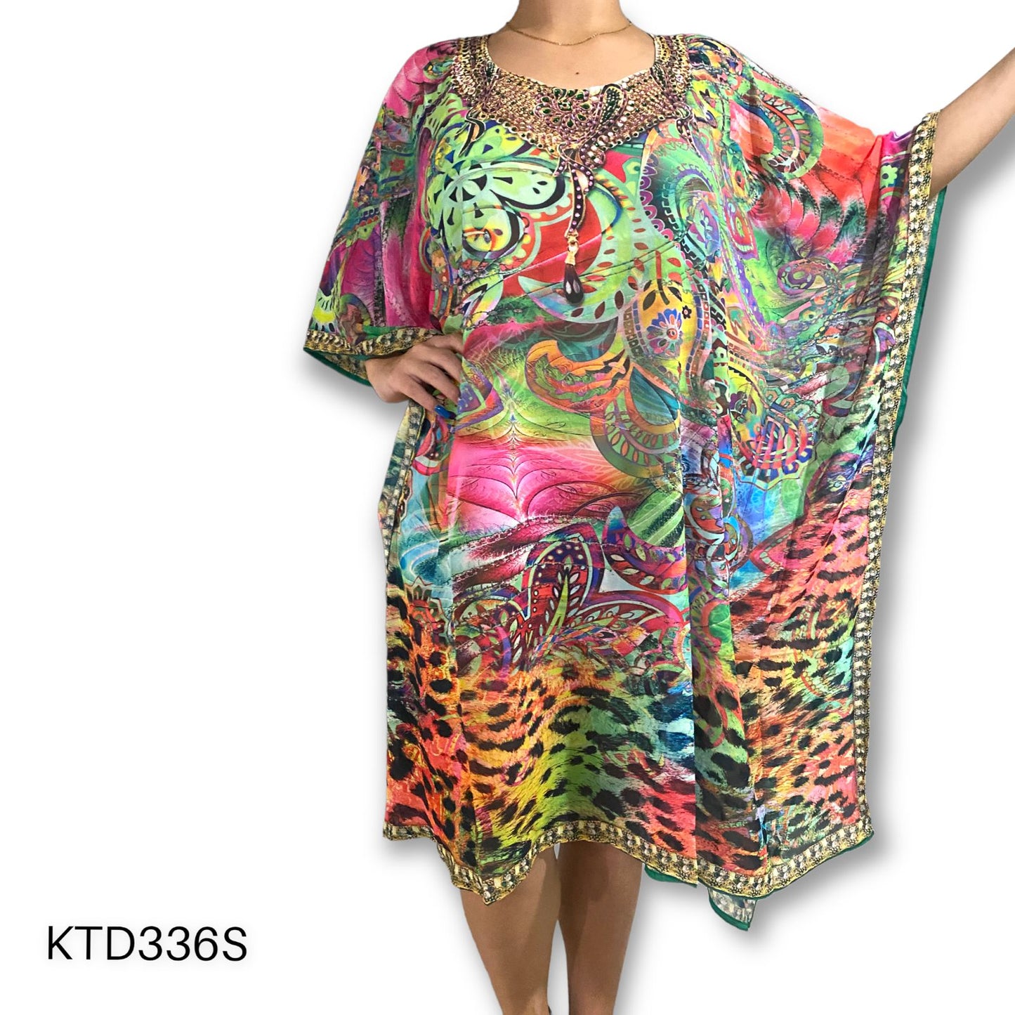 Vestido de Dama con Estampado Digital y Piedras Brillantes