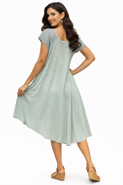 Vestido de dama estampado verde claro con mangas