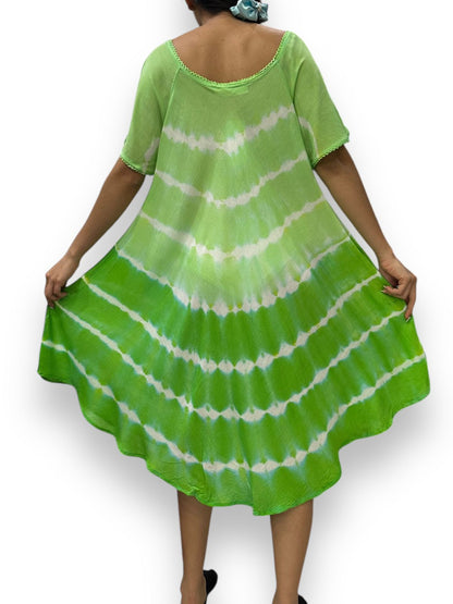 Vestido de dama verde con mangas