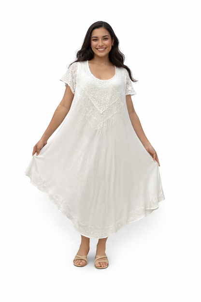 Vestido de dama blanco con mangas con bordados