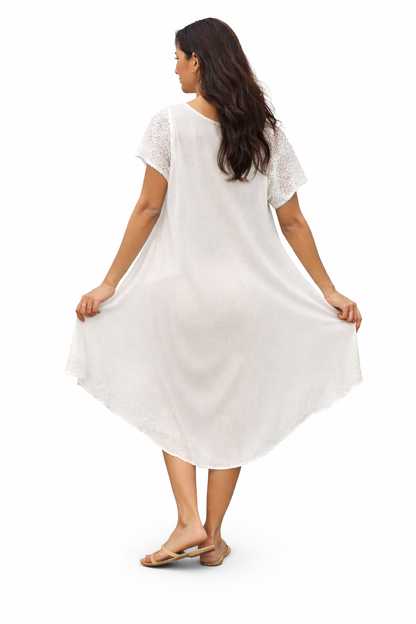 Vestido de dama blanco con mangas con bordados