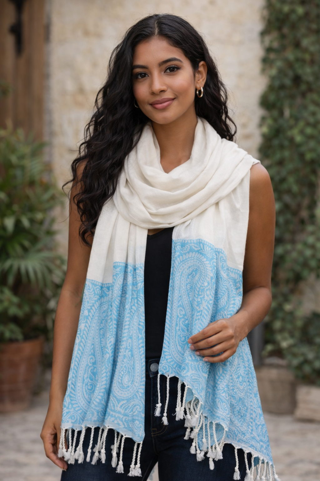 Bufanda Larga Tipo Shawl Blanco con Azul Celeste con Diseños