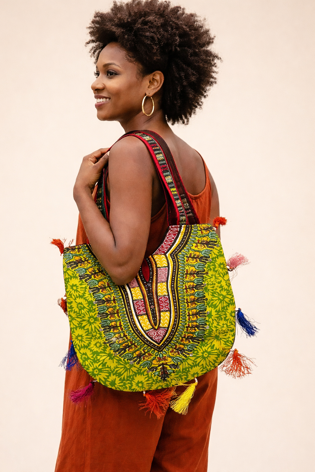 Bolso Cartera Verde con Estampado Afrodescendiente