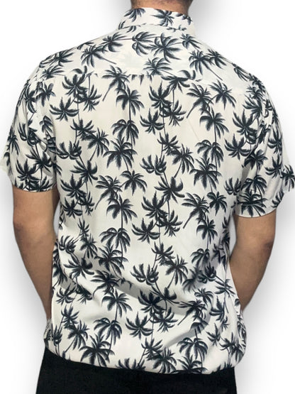 Camisa Hawaiana Playera Caribeña de Caballero Estampado Blanco de Palmeras