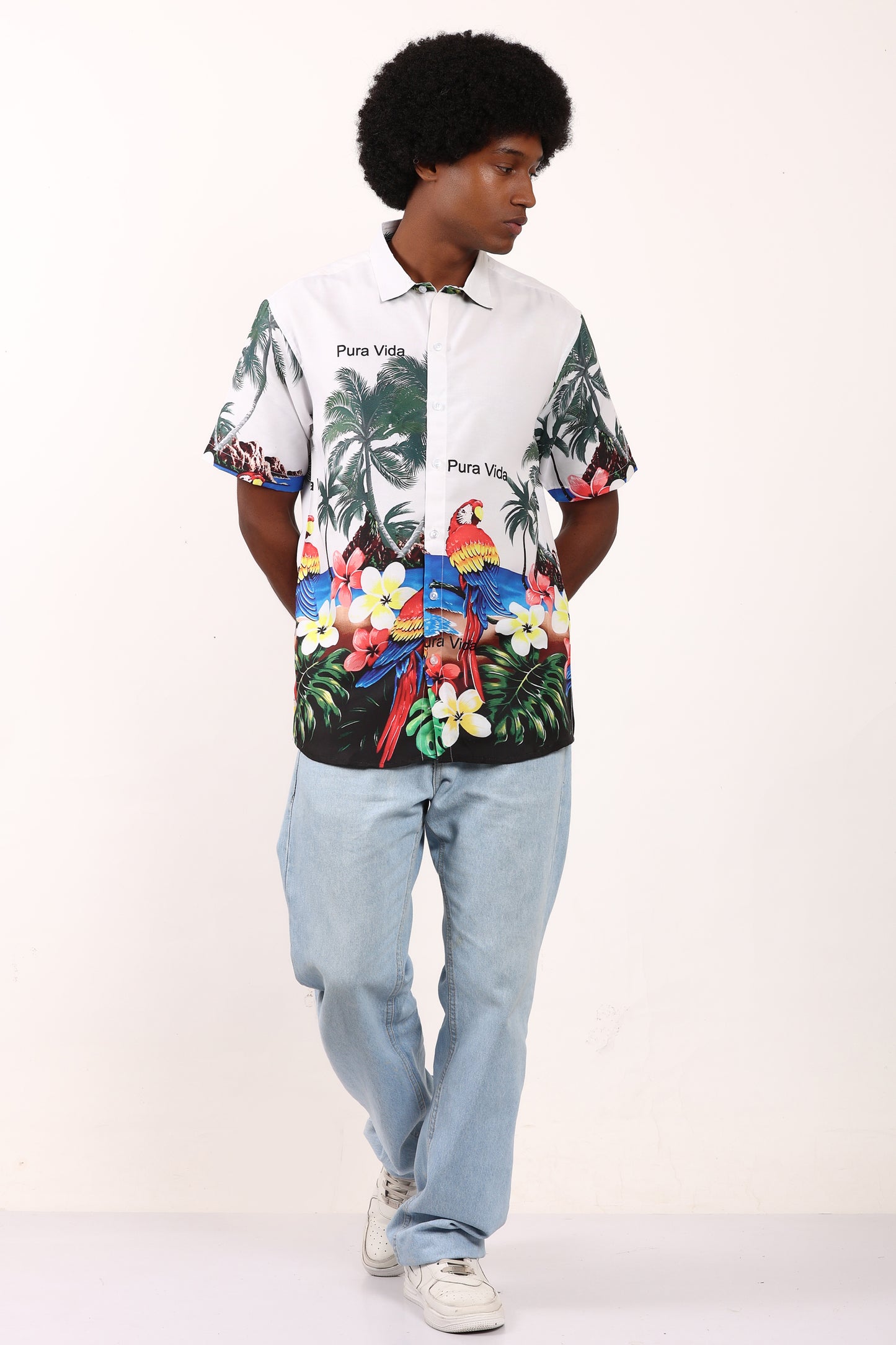 Camisa Hawaiana Playera Caribeña de Caballero Estampado Loros Lapas Pura Vida