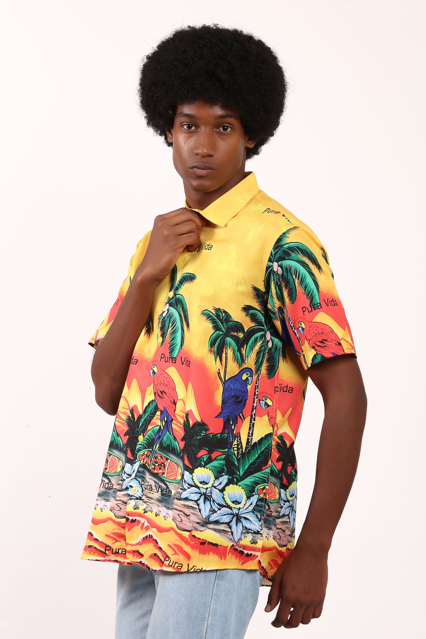 Camisa Hawaiana Playera Caribeña de Caballero Estampado Palmeras Fondo Amarillo Pura