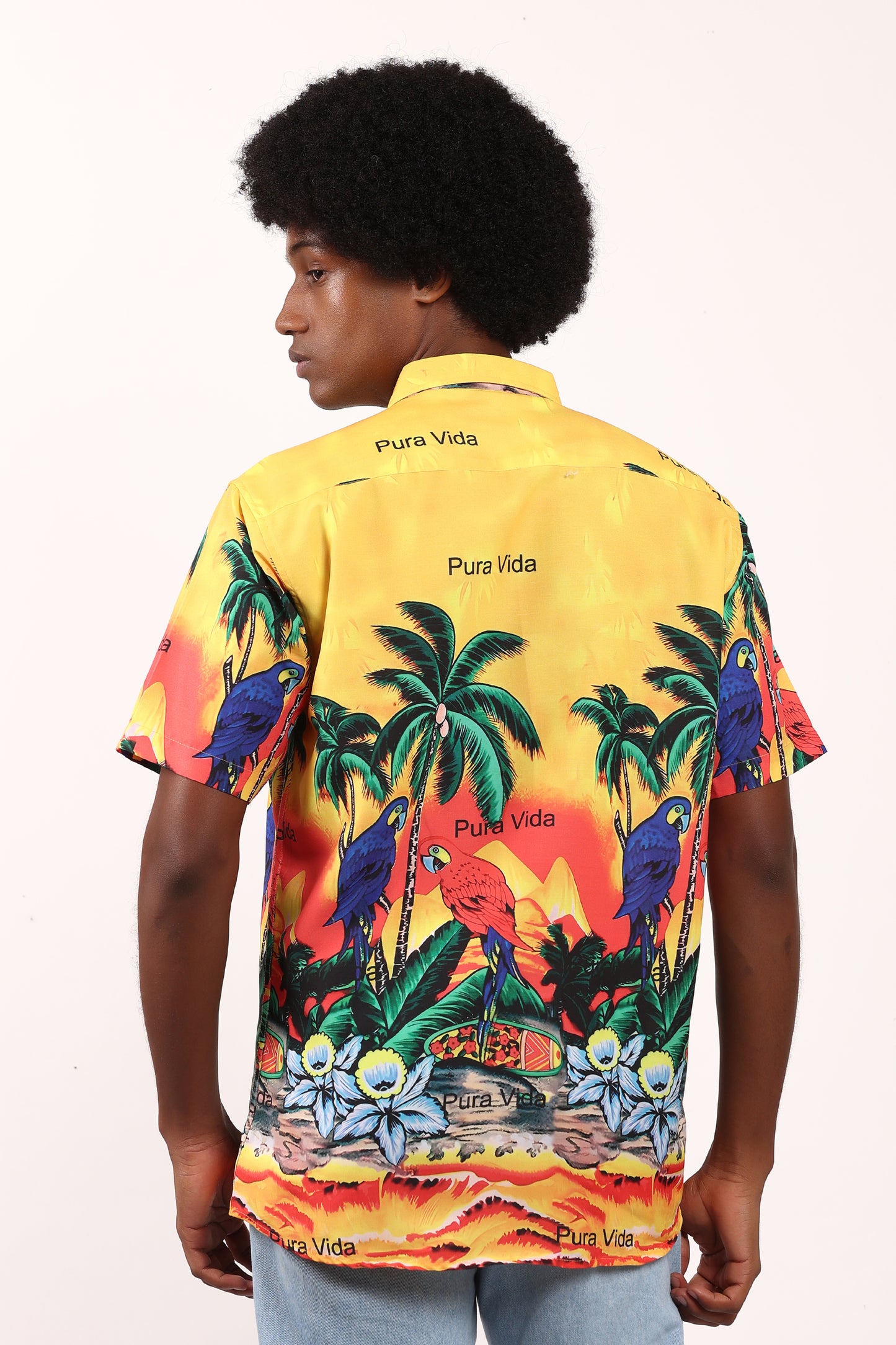 Camisa Hawaiana Playera Caribeña de Caballero Estampado Palmeras Fondo Amarillo Pura