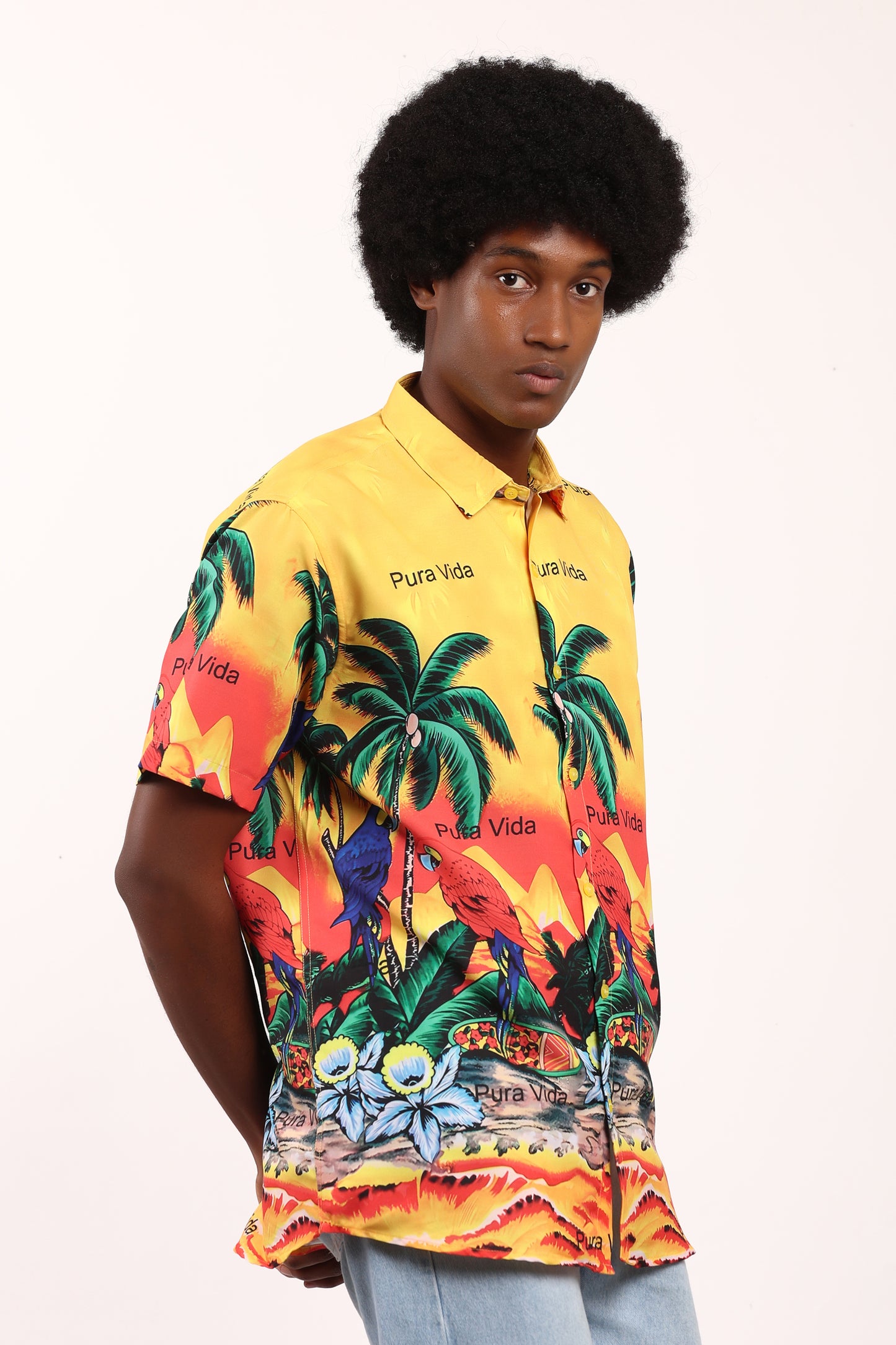 Camisa Hawaiana Playera Caribeña de Caballero Estampado Palmeras Fondo Amarillo Pura