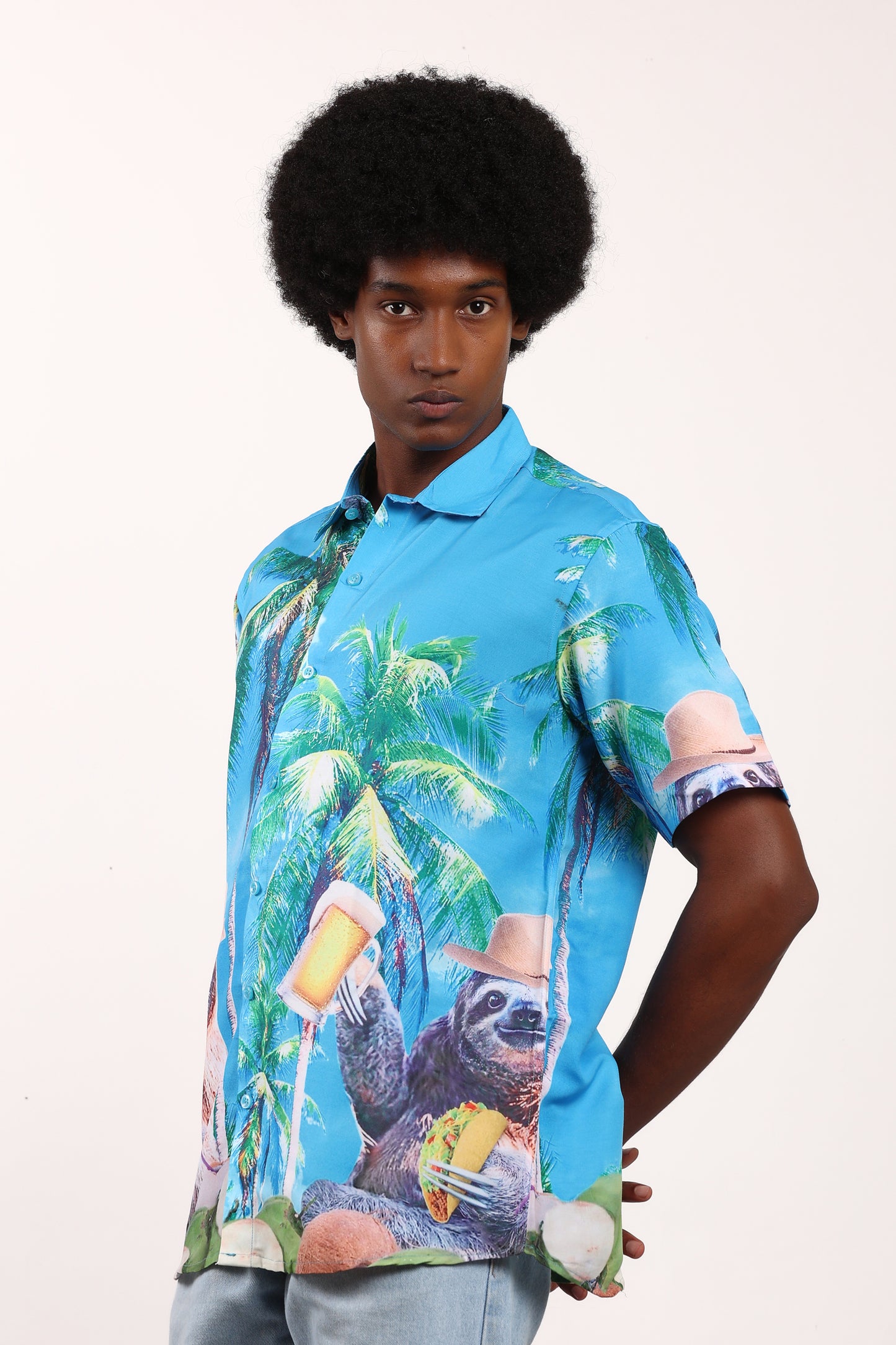 Camisa Hawaiana Playera Caribeña de Caballero Estampado Oso Perezoso Grande con Cerveza