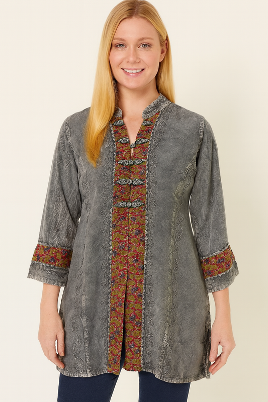 Blusa Gris Estampada con Bordados Floreados Manga 3/4