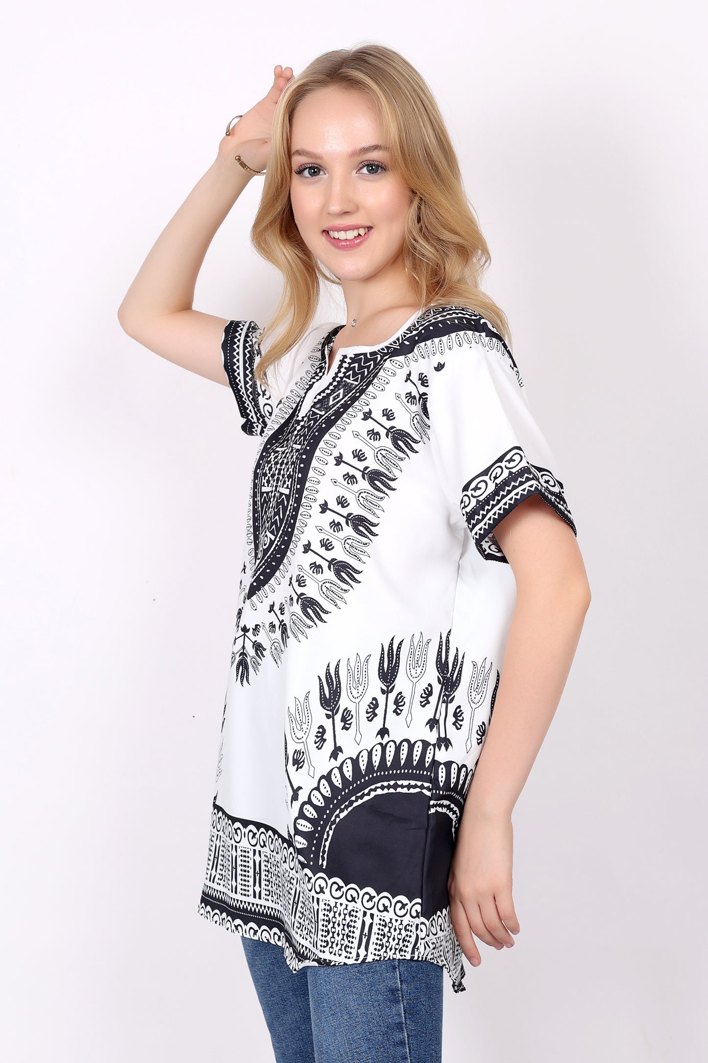 Blusa Afrocaribeña de Dama Estampado Blanco con Negro