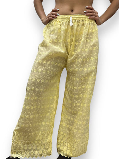 Pantalón de dama con encaje amarillo