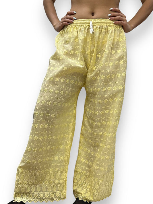 Pantalón de dama con encaje amarillo