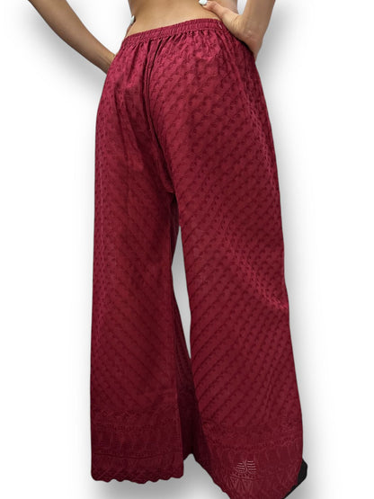 Pantalón de dama bordado con encaje vino