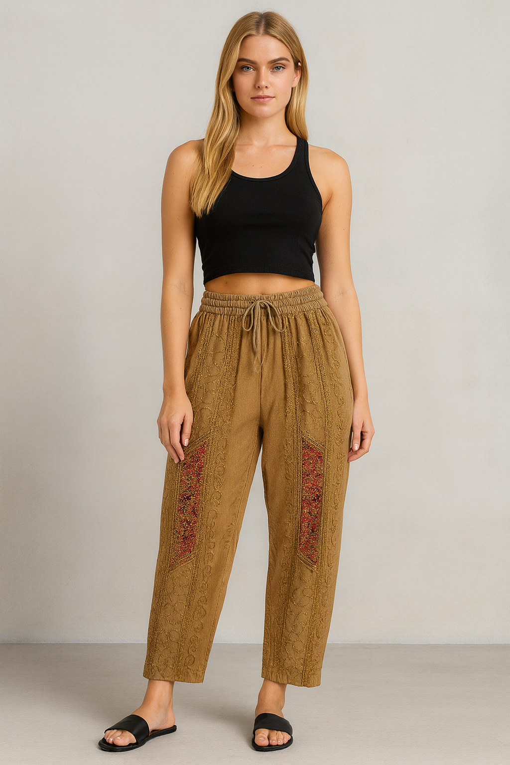 Pantalón Beige con Bordado y Estilo Relajado