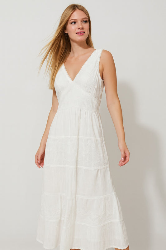 Elegante Vestido Blanco Largo de Dama