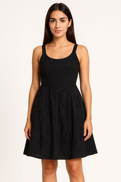 Vestido Negro Bohemio con Ajuste Posterior