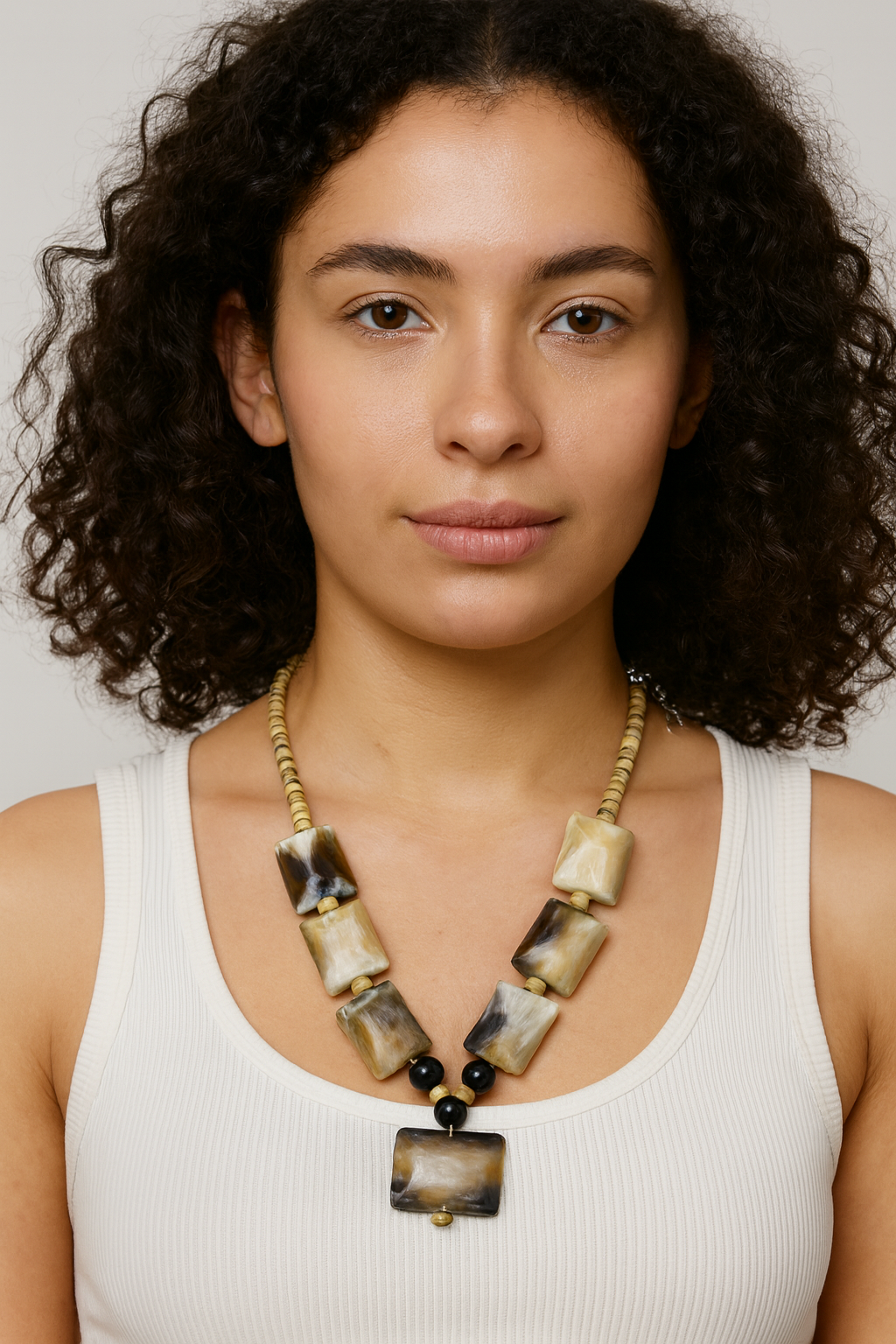 Collar Artesanal de Piedras Beige