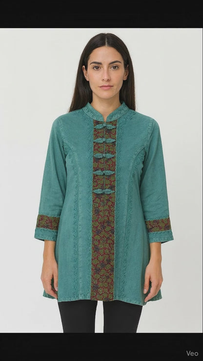 Blusa Verde Agua con Bordados Floreados Manga 3/4