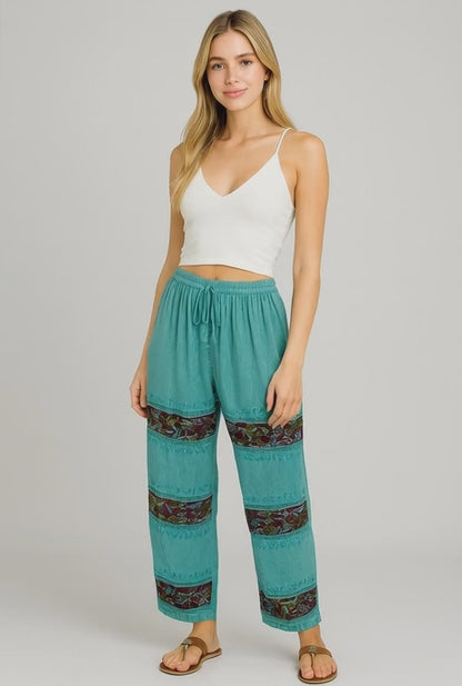 Pantalón Verde Floral con Detalles Bordados